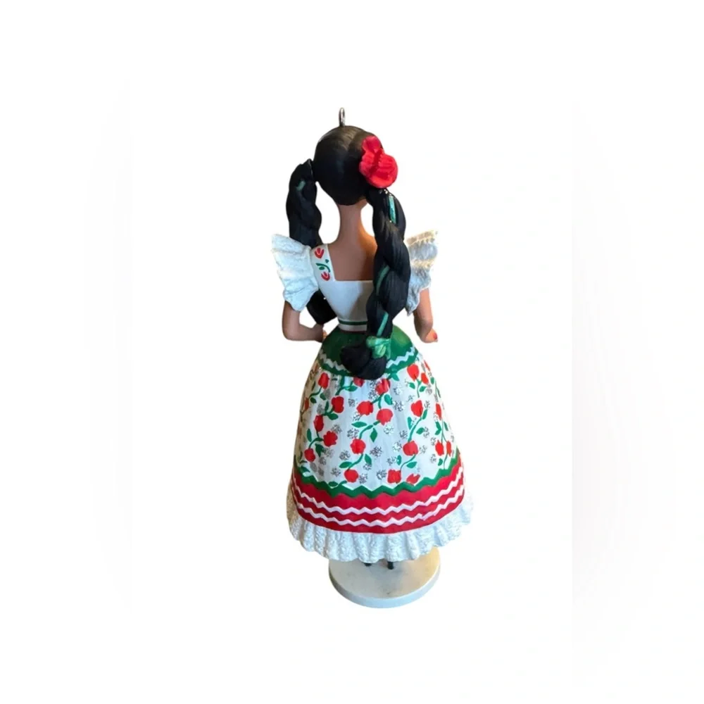 Barbie Keepsake Collector’s Series “Dolls of the World” Ornament